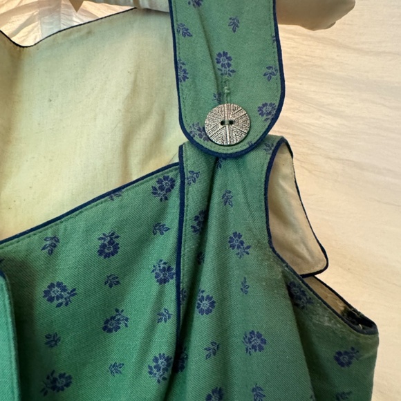 Vintage green floral pleated mini dress with adjustable buttoned straps, militar - Picture 3 of 5